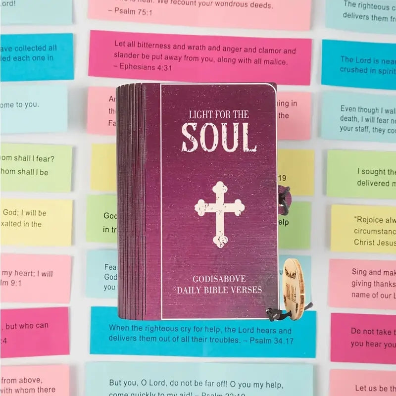 Biblia de Madera
con versículos bíblicos por emociones para oración y reflexión diaria.