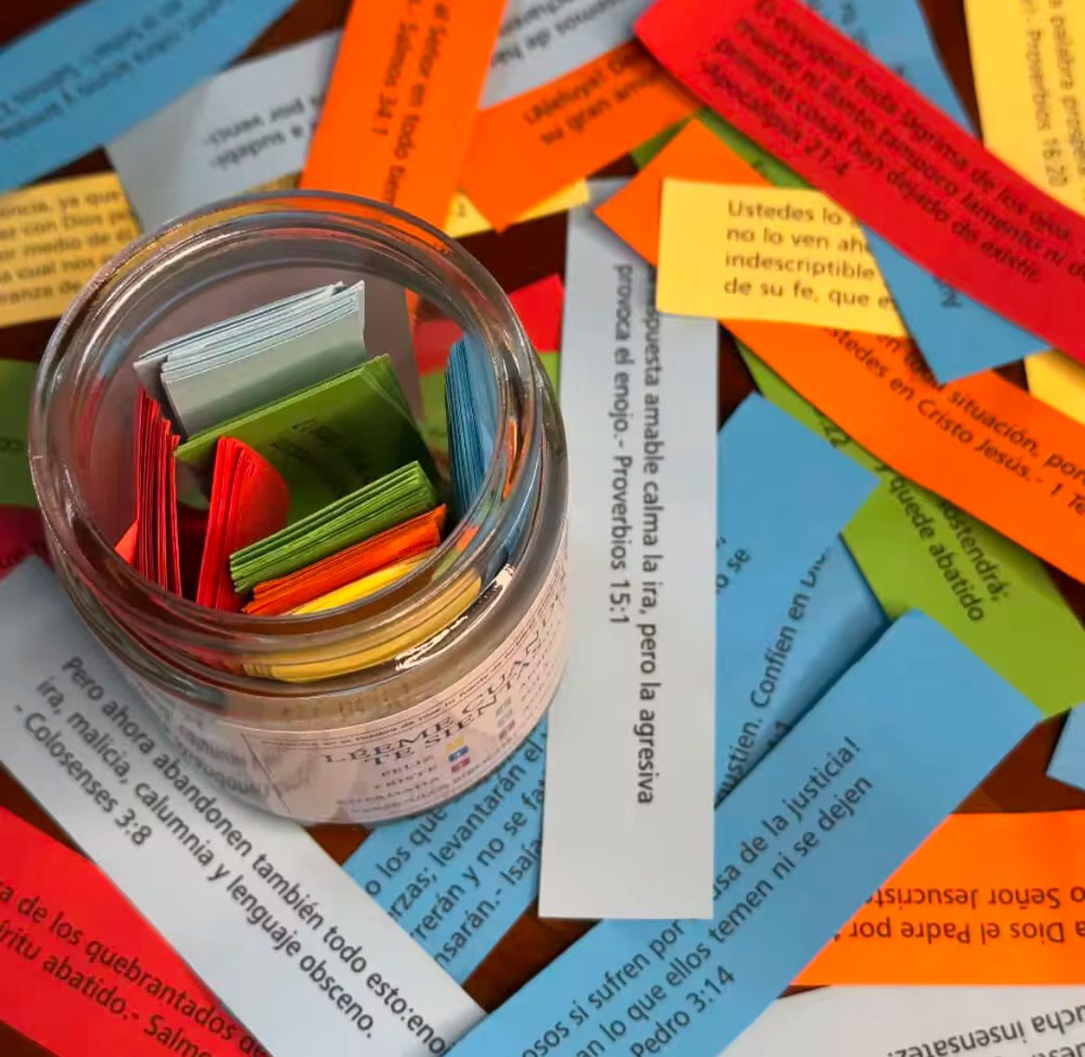 Interior del frasco bíblico con versículos bíblicos por emociones